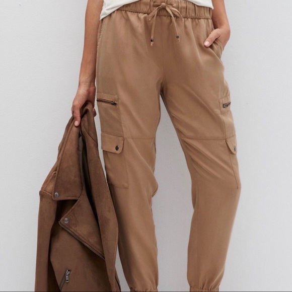 Banana Republic Pants - Banana Republic Tan Cargo Pants High Rise Joggers